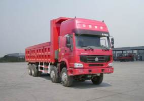 豪沃牌ZZ5317ZLJN4667D1自卸式垃圾车