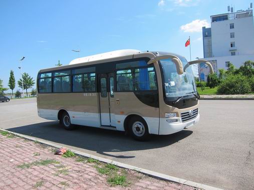 黄海7.5米24-30座客车(DD6751C01F)