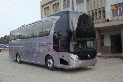 亚星10.8米24-53座客车(YBL6118HQJ1)