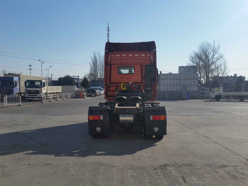 BJ4259SNFKB-XL 欧曼430马力后双桥,后八轮柴油国四危险品半挂牵引汽车图片