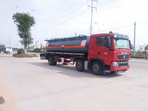 CLQ5250GFW4ZZ型腐蚀性物品罐式运输车图片