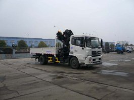 随车起重运输车