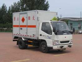 爆破器材运输车