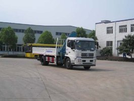 随车起重运输车