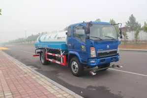 洒水车