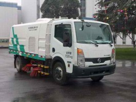 扫路车