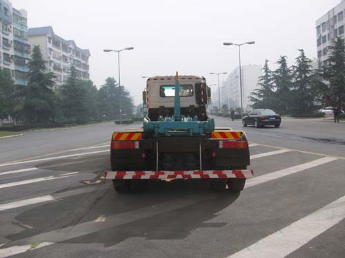 华通牌HCQ5250ZXXDL车厢可卸式垃圾车公告图片