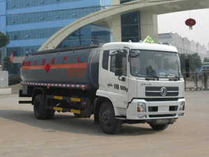 程力威牌CLW5161GRYD4易燃液体罐式运输车图片
