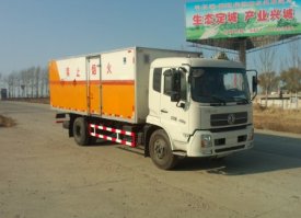 爆破器材运输车