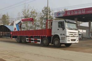 随车起重运输车