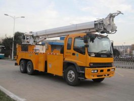 线杆综合作业车
