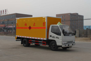 爆破器材运输车