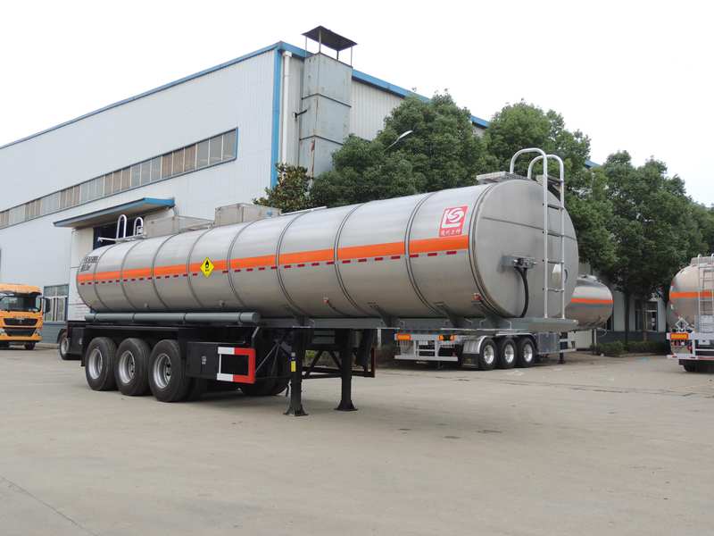 醒狮11米30吨3轴氧化性物品罐式运输半挂车(SLS9400GYW)
