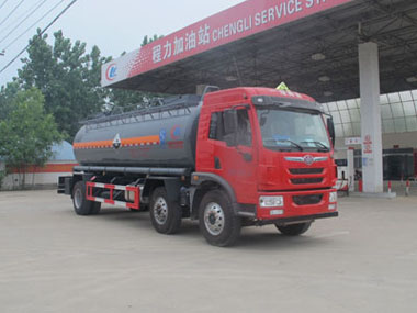 CLW5257GFWC4型腐蚀性物品罐式运输车图片