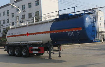 特运11.3米29.8吨3轴易燃液体罐式运输半挂车(DTA9404GRYA)