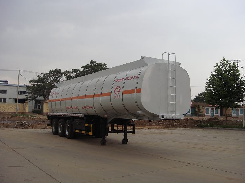 福玺11.9米30.7吨3轴易燃液体罐式运输半挂车(XCF9402GRYD)