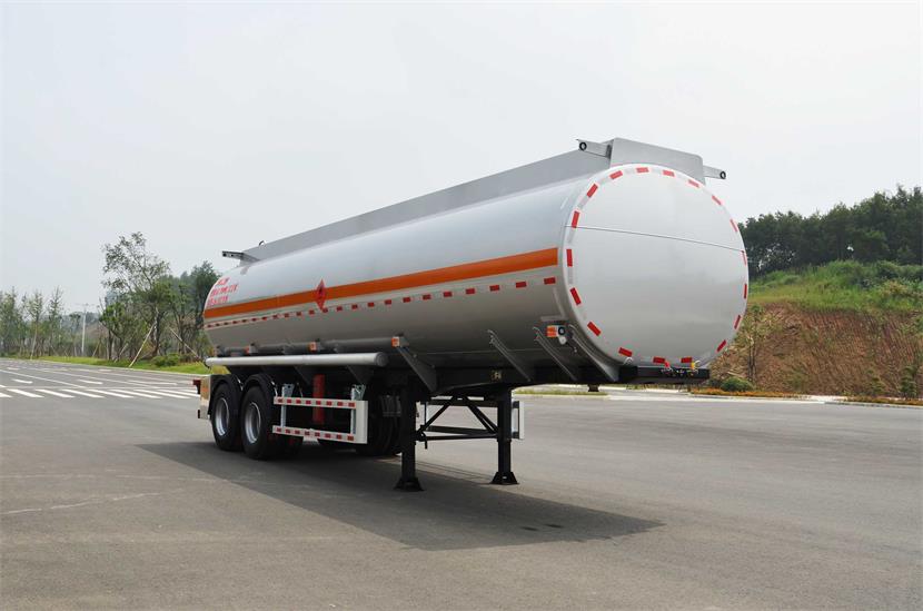 齐星9.9米28吨2轴易燃液体罐式运输半挂车(QXC9350GRY)