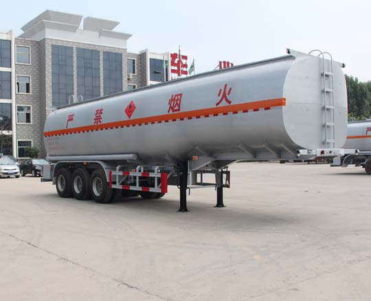 斯派菲勒12.1米30.5吨3轴易燃液体罐式运输半挂车(GJC9403GRY)