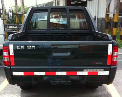 JX1021TSD4 江铃109马力单桥柴油1.5米国四多用途货车图片