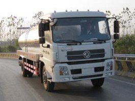 鲜奶运输车