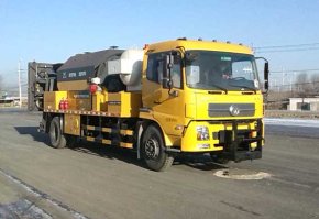 路面养护车