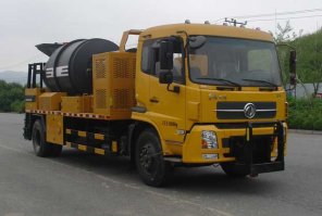 路面养护车
