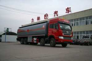 易燃液体罐式运输车