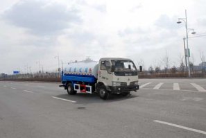 绿化喷洒车