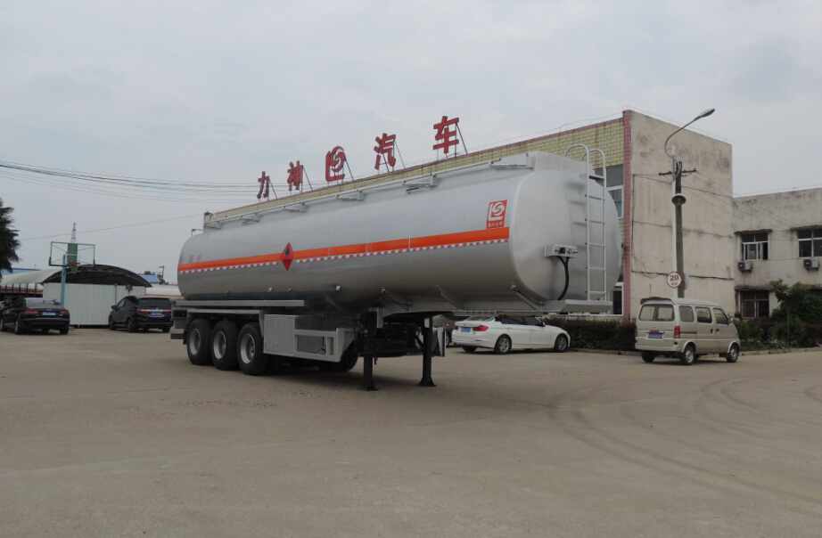 醒狮11.7米33吨3轴化工液体运输半挂车(SLS9407GHY)
