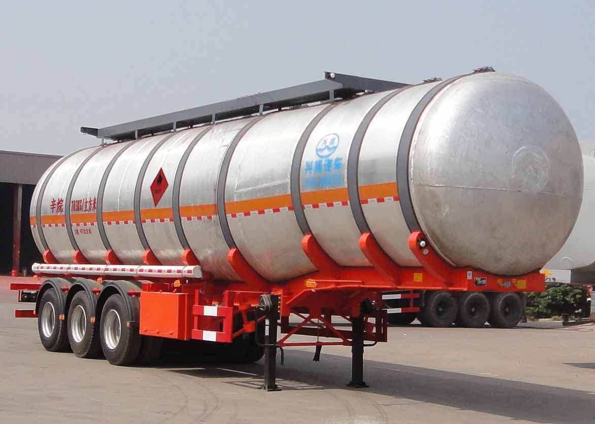兴扬12.3米32吨3轴易燃液体罐式运输半挂车(XYZ9401GRYL)
