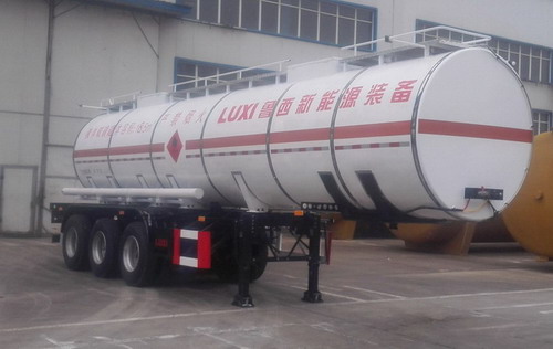 鲁西10.3米31.4吨3轴易燃液体罐式运输半挂车(LXZ9402GRY)