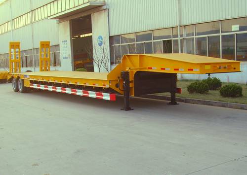 中集16米29吨4轴低平板半挂车(ZJV9402TDPQD)