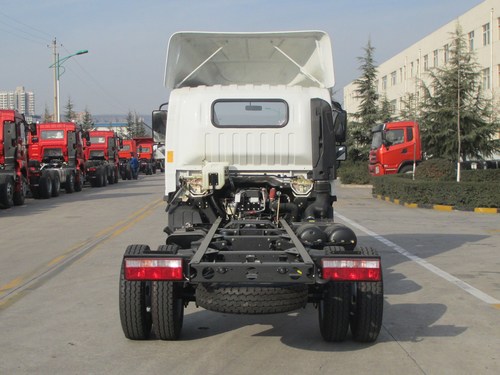 SX1040GP5 陕汽143马力单桥柴油载货汽车底盘图片