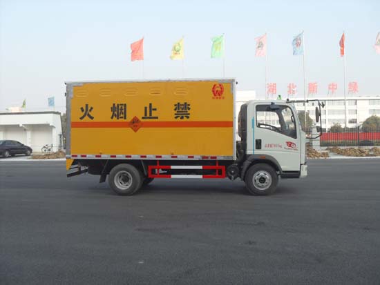 华威驰乐牌SGZ5088XQYZZ4爆破器材运输车公告图片