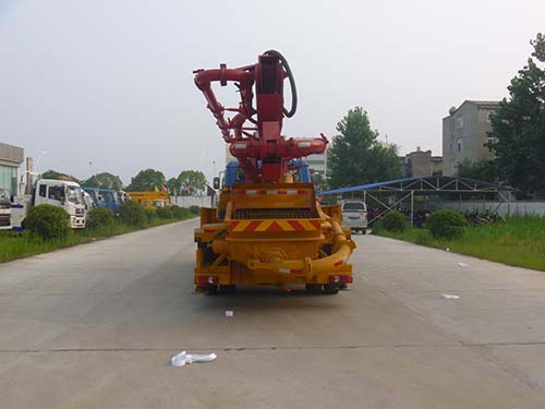华通牌HCQ5168THBEQ混凝土泵车公告图片