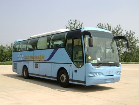 青年10.5米27-45座豪华旅游客车(JNP6105M-1)