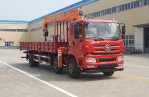 随车起重运输车