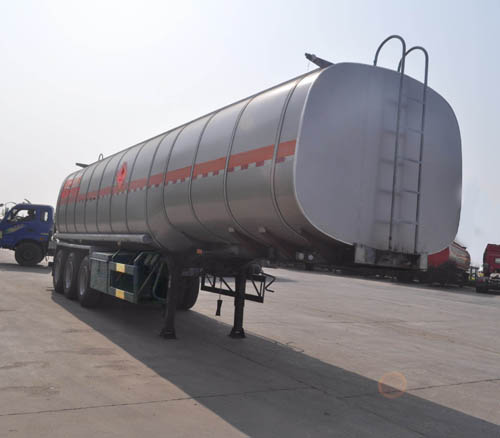 旗林12米30.1吨3轴易燃液体罐式运输半挂车(QLG9401GRYA)