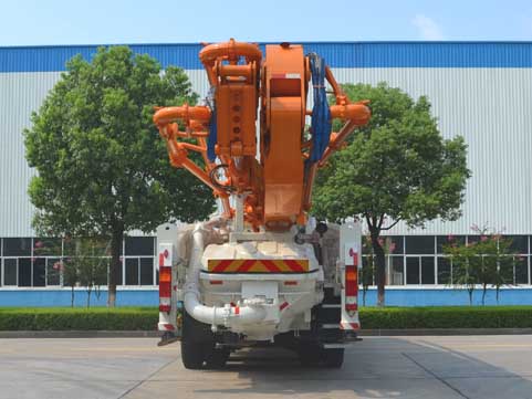 中联牌ZLJ5440THBB混凝土泵车公告图片