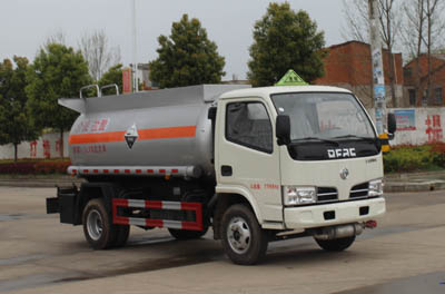 SCS5070GFW型腐蚀性物品罐式运输车图片