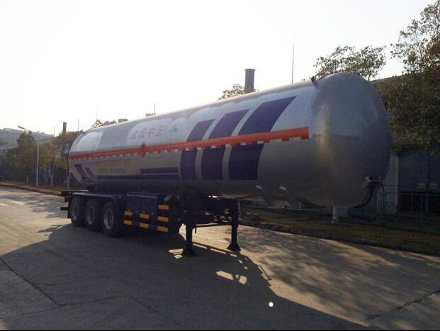 四六12.8米25.2吨3轴液化气体运输半挂车(WHC9405GYQ1)