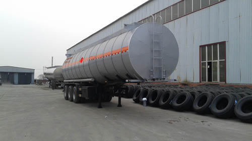 旗林12米31吨3轴易燃液体罐式运输半挂车(QLG9402GRYA)