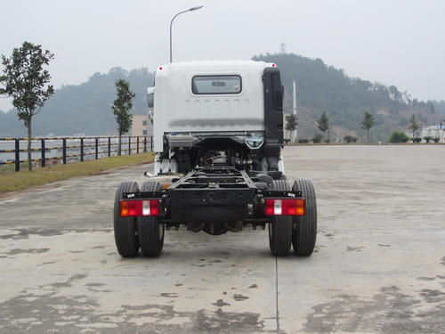 ZZ1048D17EB1 豪曼143马力单桥柴油载货汽车底盘图片