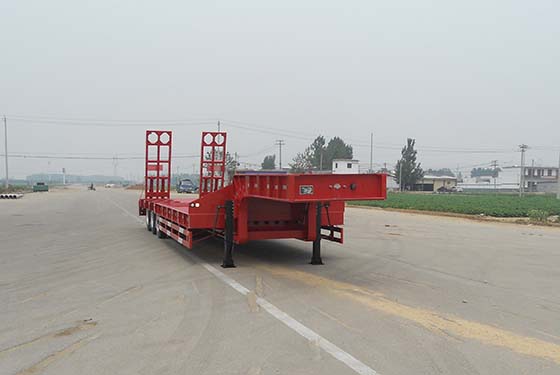 红荷北斗13米32.7吨3轴低平板半挂车(SHB9400TDP)