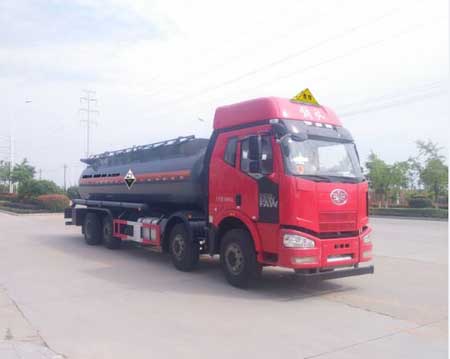 CLQ5310GFW5CA型腐蚀性物品罐式运输车图片