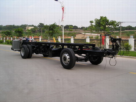 GL6112DR3 桂林310马力单桥柴油客车底盘图片