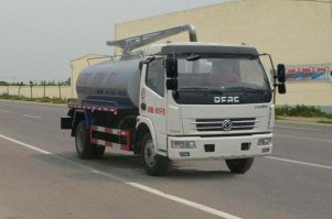 吸粪车