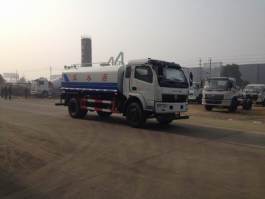 洒水车