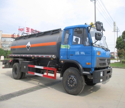 DLQ5161GFWE4型腐蚀性物品罐式运输车图片