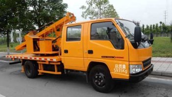 护栏抢修车